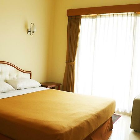 Puri Bernadi Guest House Lembang Exterior foto