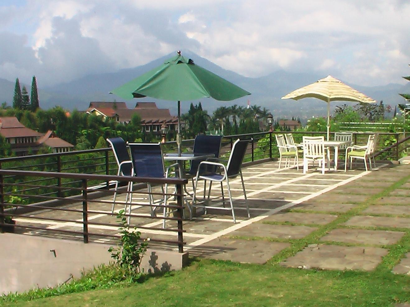 Puri Bernadi Guest House Lembang Exterior foto