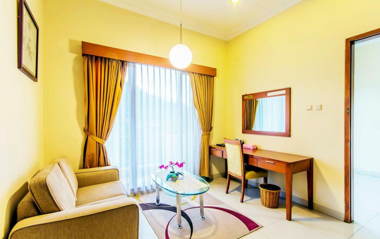 Puri Bernadi Guest House Lembang Exterior foto