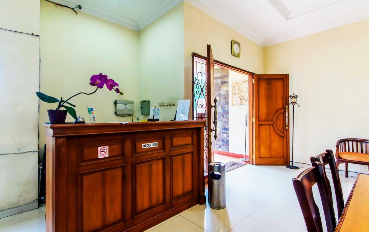 Puri Bernadi Guest House Lembang Exterior foto