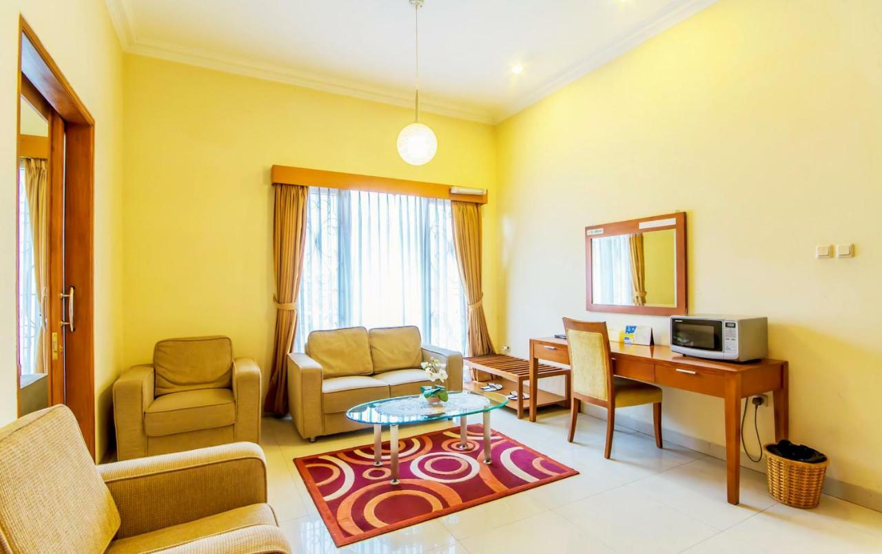 Puri Bernadi Guest House Lembang Exterior foto