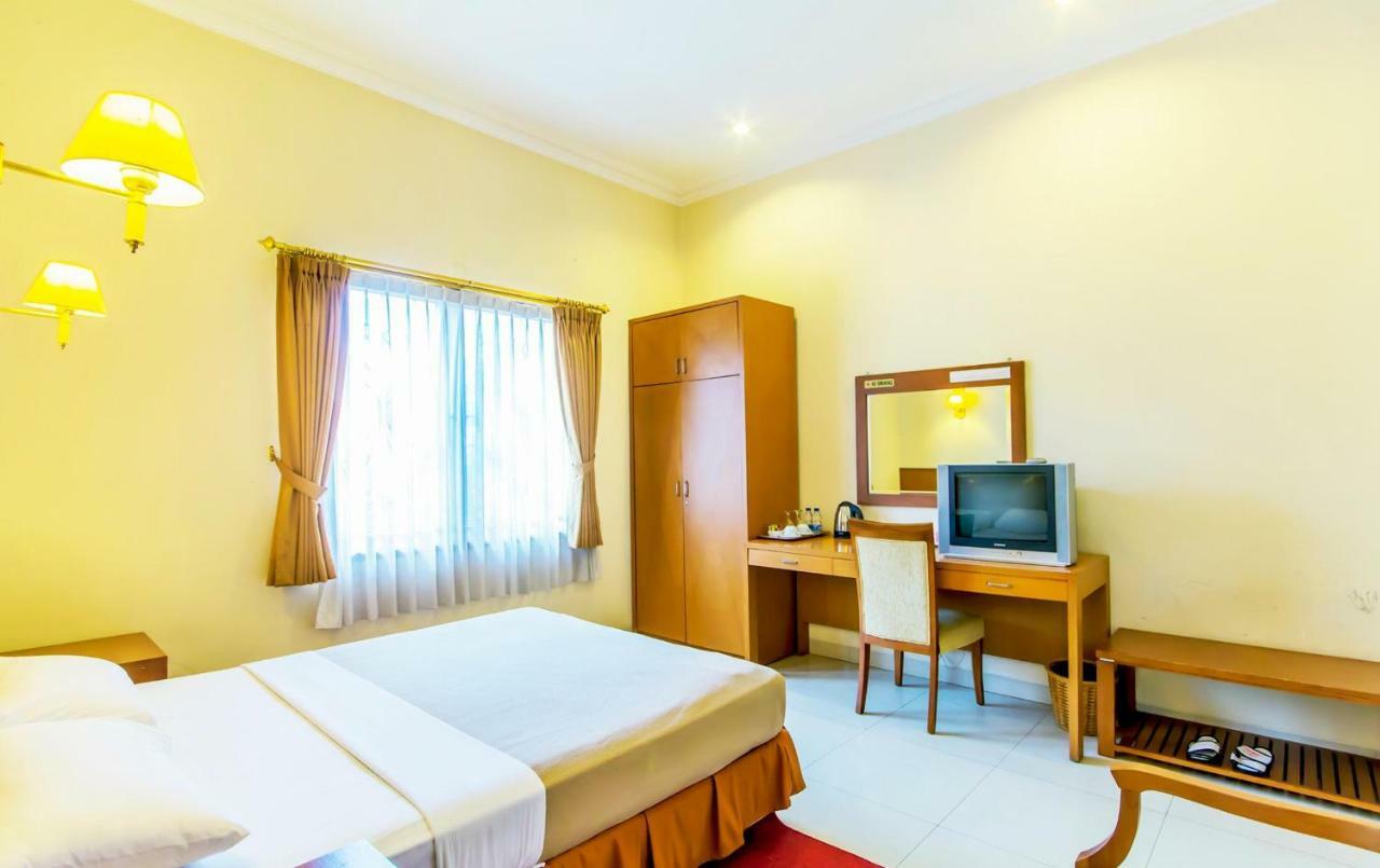 Puri Bernadi Guest House Lembang Exterior foto